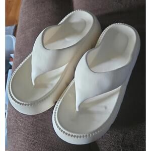 Womens sz 11/12 off white platform sandals